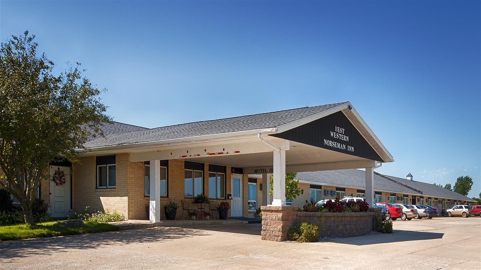 Hotel Super 8 By Wyndham Williams Exteriér fotografie