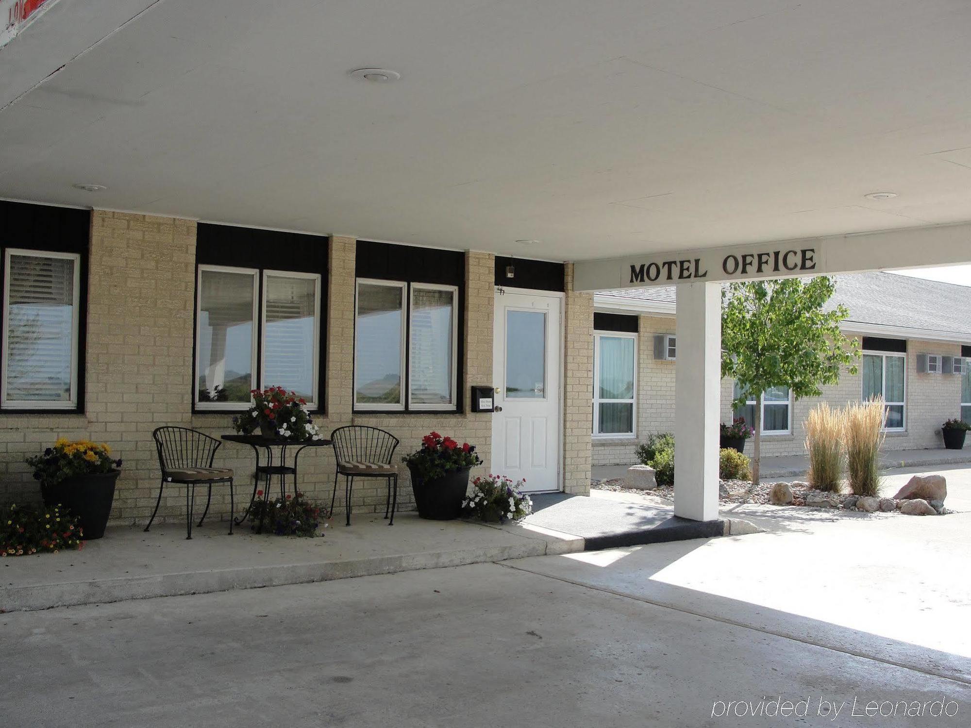 Hotel Super 8 By Wyndham Williams Exteriér fotografie