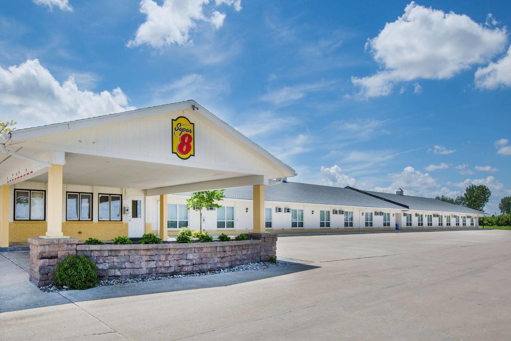 Hotel Super 8 By Wyndham Williams Exteriér fotografie